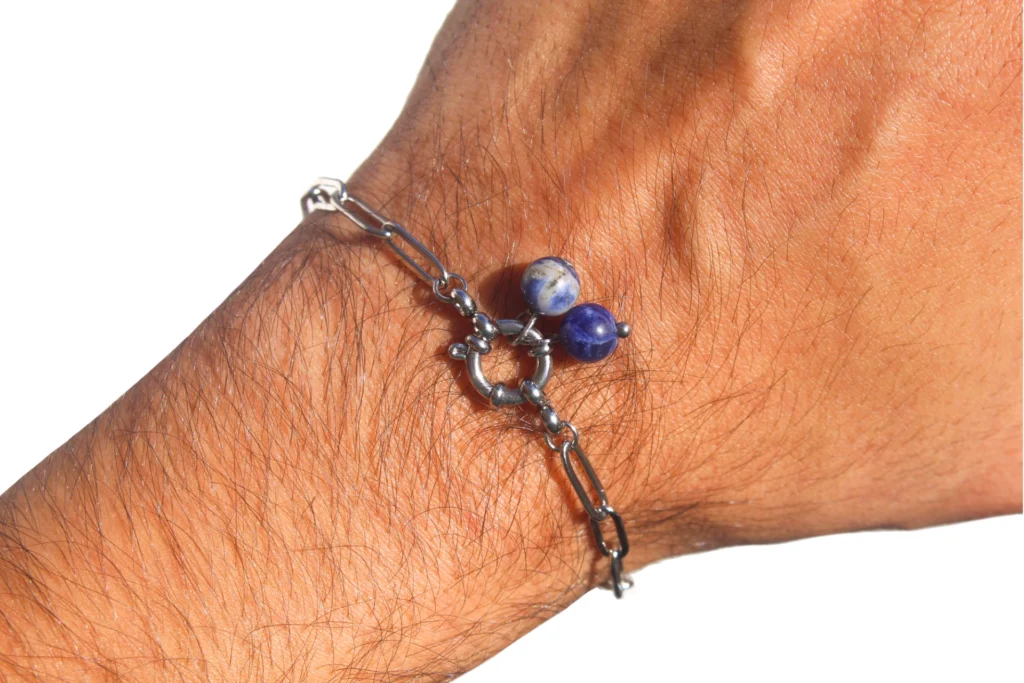 pulseira hemera prateada grande com pingentes de sodalite natural cristal de calma clareza e comunicacao
